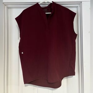 Figs Rafaela Oversized Scrub Top 
Women’s Medium 
Burgundy